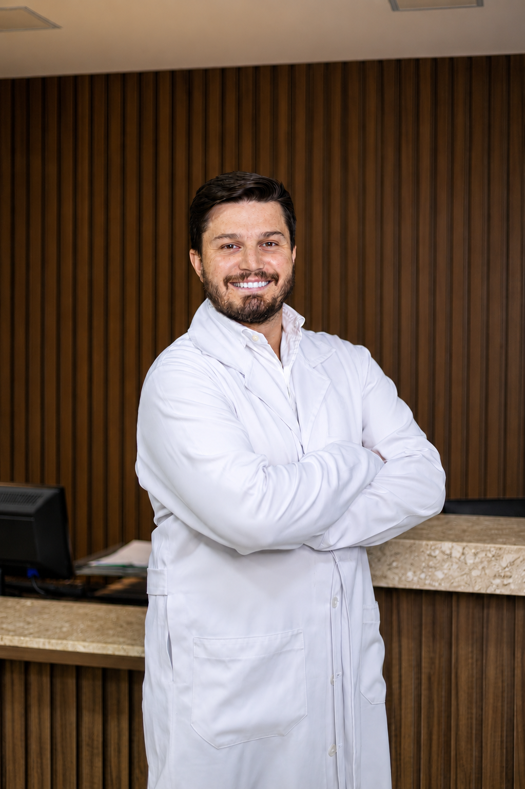 Dr. Theo Belasque, cirurgião-dentista